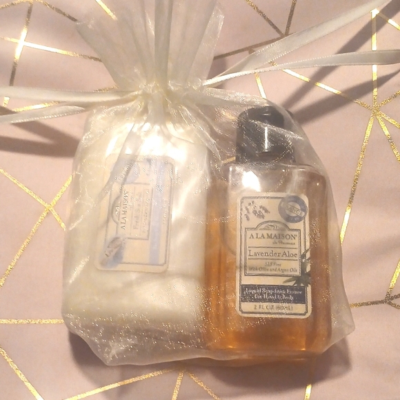 FRENCH Lavender Aloe Liquid Soap and Fresh Sea Salt Bar French Milled Set - Picture 2 of 5